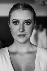picture of a woman's face and neck showing where her thyroid problem is located