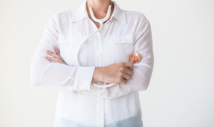 Understanding the Role of a Naturopath in Preventative Healthcare picture of a naturopathic doctor who specializes in helping people with preventative healthcare for heart disease, diabetes, and chronic, complex illnesses using diet, nutrition, vitamins, minerals, supplements, herbs, and acupuncture