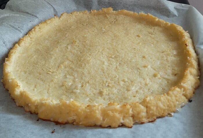 10 Delicious Low-Carb Dinner Recipes for Weight Loss picture of a low carb pizza crust, homemade low carb cauliflower pizza crust