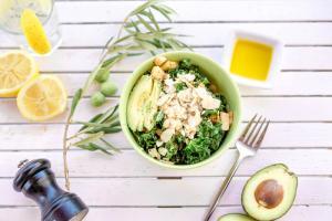 Metabolic Syndrome: A Naturopathic Approach in Toronto picture of a Mediterranean diet salad to help metabolic syndrome